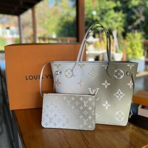 Louis Vuitton Neverfull MM Handbag/Tote